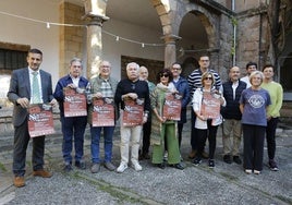 Participantes y organizadores del concierto solidario en la iglesia de San Nicolás de Bari, en Avilés.