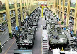 El taller de Montajes de la fábrica de armas de Trubia, donde se producen los blindados del Ejército.