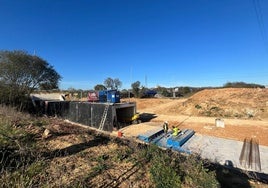 La estructura que conformará el túnel entre Lugones y La Fresneda, que se está hincando bajo la A-66.