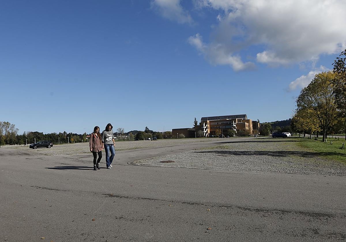 Parcela junto a Marina Civil donde irá la residencia de estudiantes del campus de la Universidad de Oviedo.