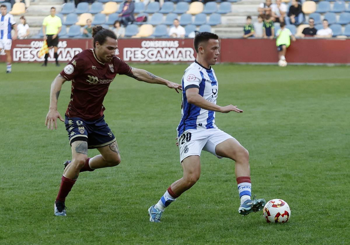 Osky, el pasado domingo en el partido del Real Avilés en Pontevedra.