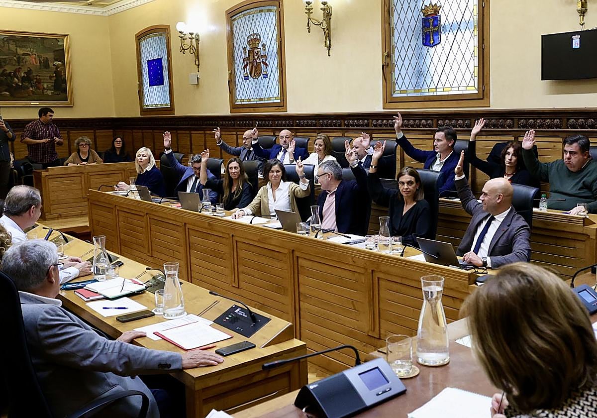 Momento de la votación para aprobar los presupuestos.