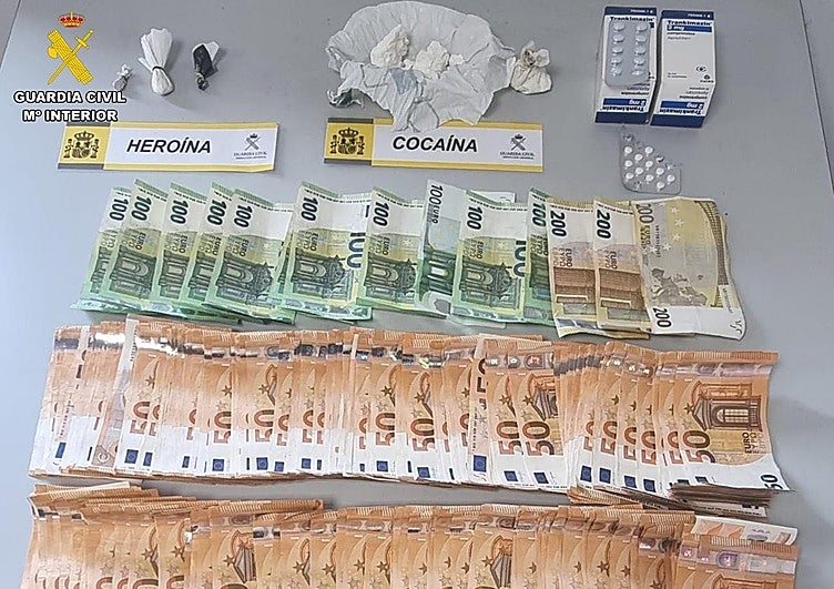 Cocaína, anfetamina y heroína: el alijo hallado en el registro sorpresa de un piso en Pravia