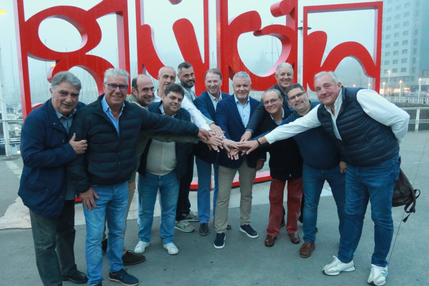 Félix Fernández y Luis Antonio Rubio (Tertulia Miau), Pepe Silverio (El Arbeyu), José Luis Bericua (La Boya), Ángel Fernández (Sogastur), Abel Gon-zález (La Dehesa), José Ramón 'Monchu' González (La Boya, Puente de Mando y El Chipirón), Belarmino Feito (La Andecha), José Luis Villar (Amigos del Cava), Félix Díaz (Lagun Onak), Toño Migoya (Fundación Caja Rural de Gijón) y Francisco Gutiérrez (La Fartura), en Las Letronas.