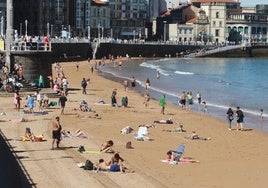 La playa de San Lorenzo es uno de los mayores reclamos turísticos de Gijón.