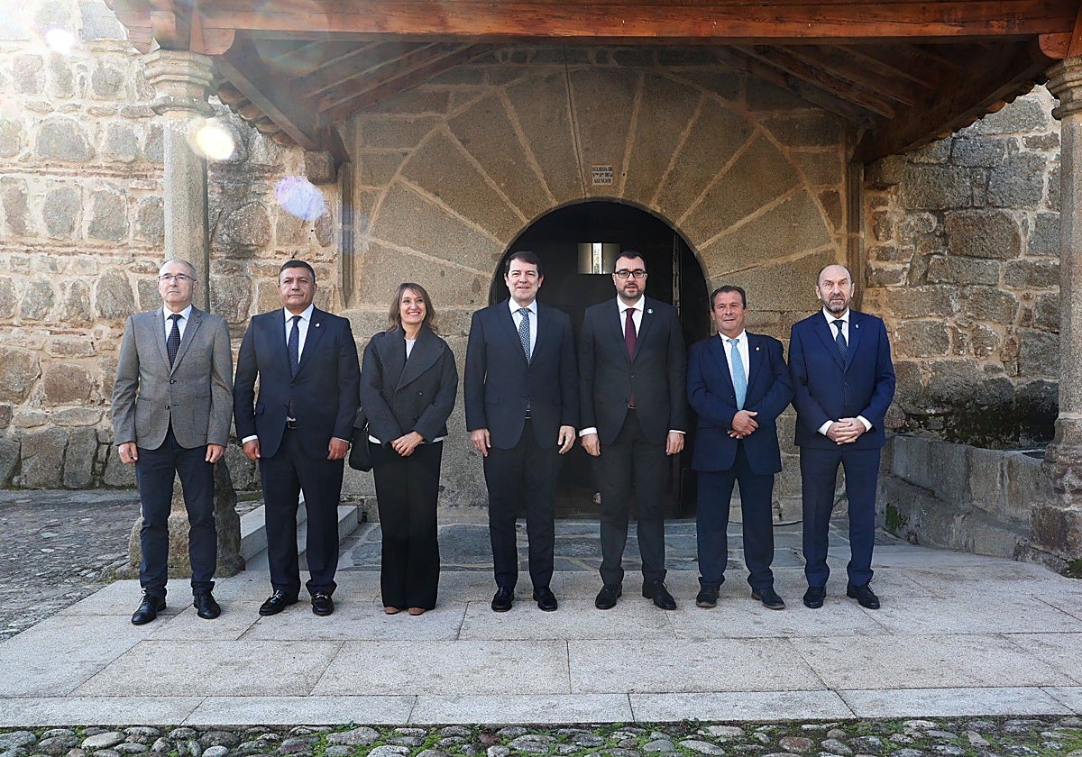 Luis Felipe Fernández, Carlos García, Laura Martín, Alfonso Fernández, Adrián Barbón, Francisco Fernández y Juan Cofiño.