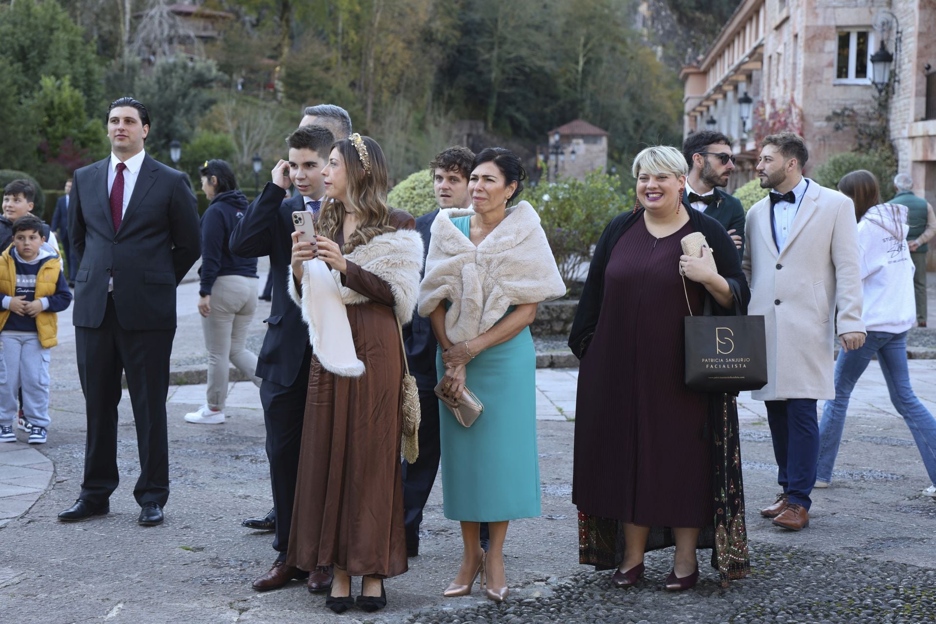 Boda de ensueño en Covadonga: Luz Cano y Alejandro Merino se casan en el Santuario