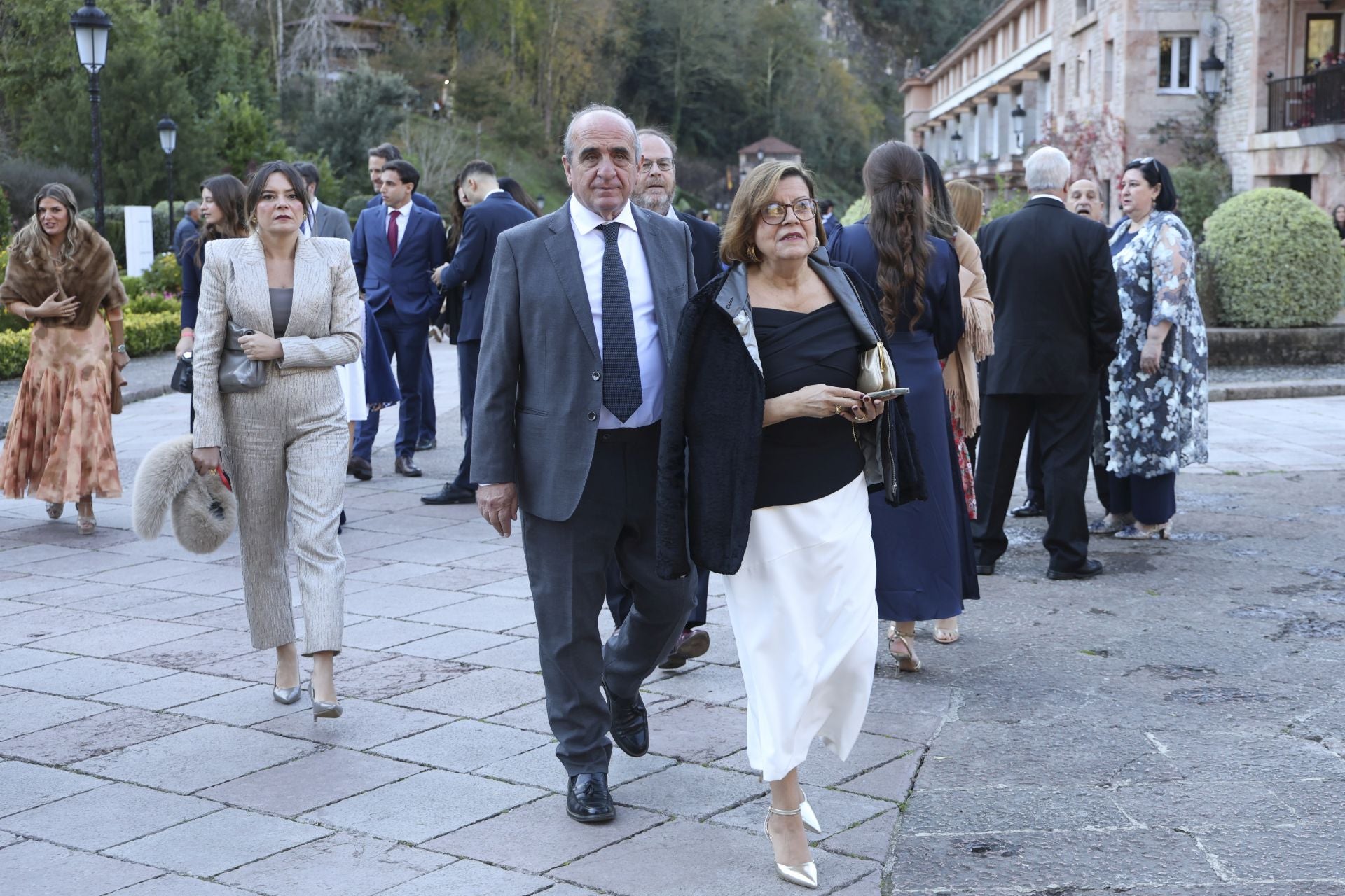 Boda de ensueño en Covadonga: Luz Cano y Alejandro Merino se casan en el Santuario