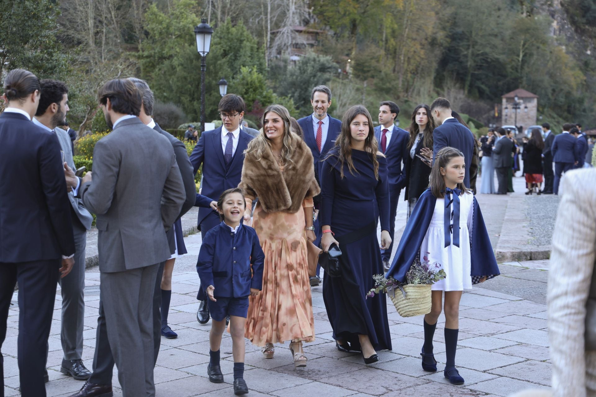 Boda de ensueño en Covadonga: Luz Cano y Alejandro Merino se casan en el Santuario