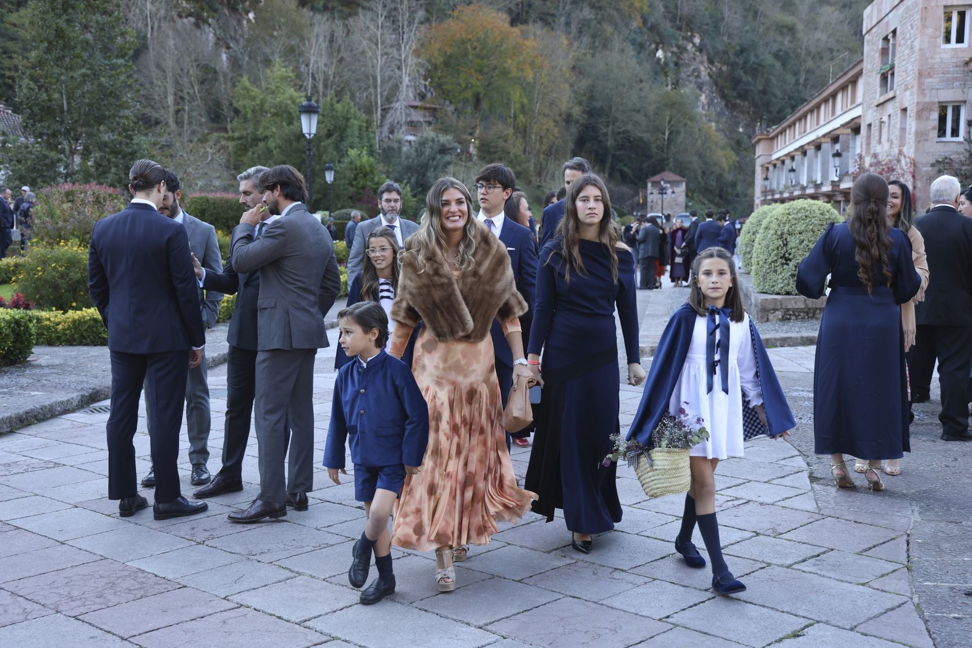 Boda de ensueño en Covadonga: Luz Cano y Alejandro Merino se casan en el Santuario