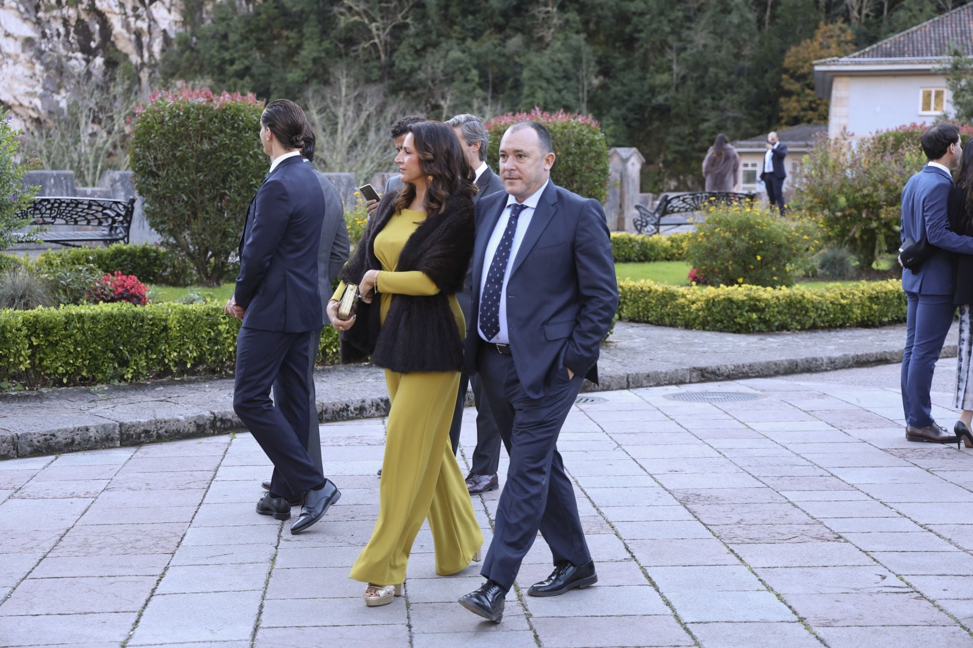 Boda de ensueño en Covadonga: Luz Cano y Alejandro Merino se casan en el Santuario