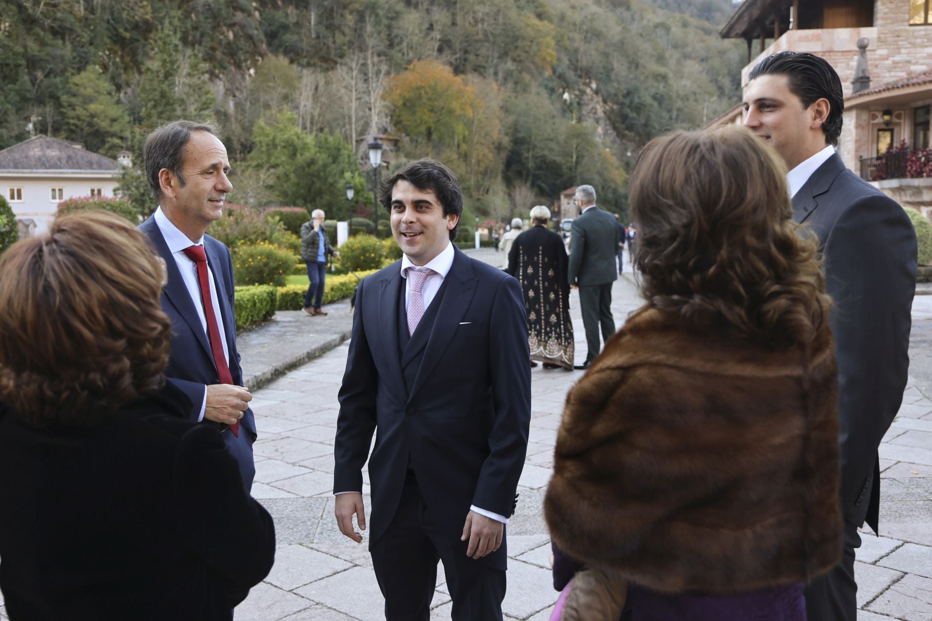 Boda de ensueño en Covadonga: Luz Cano y Alejandro Merino se casan en el Santuario