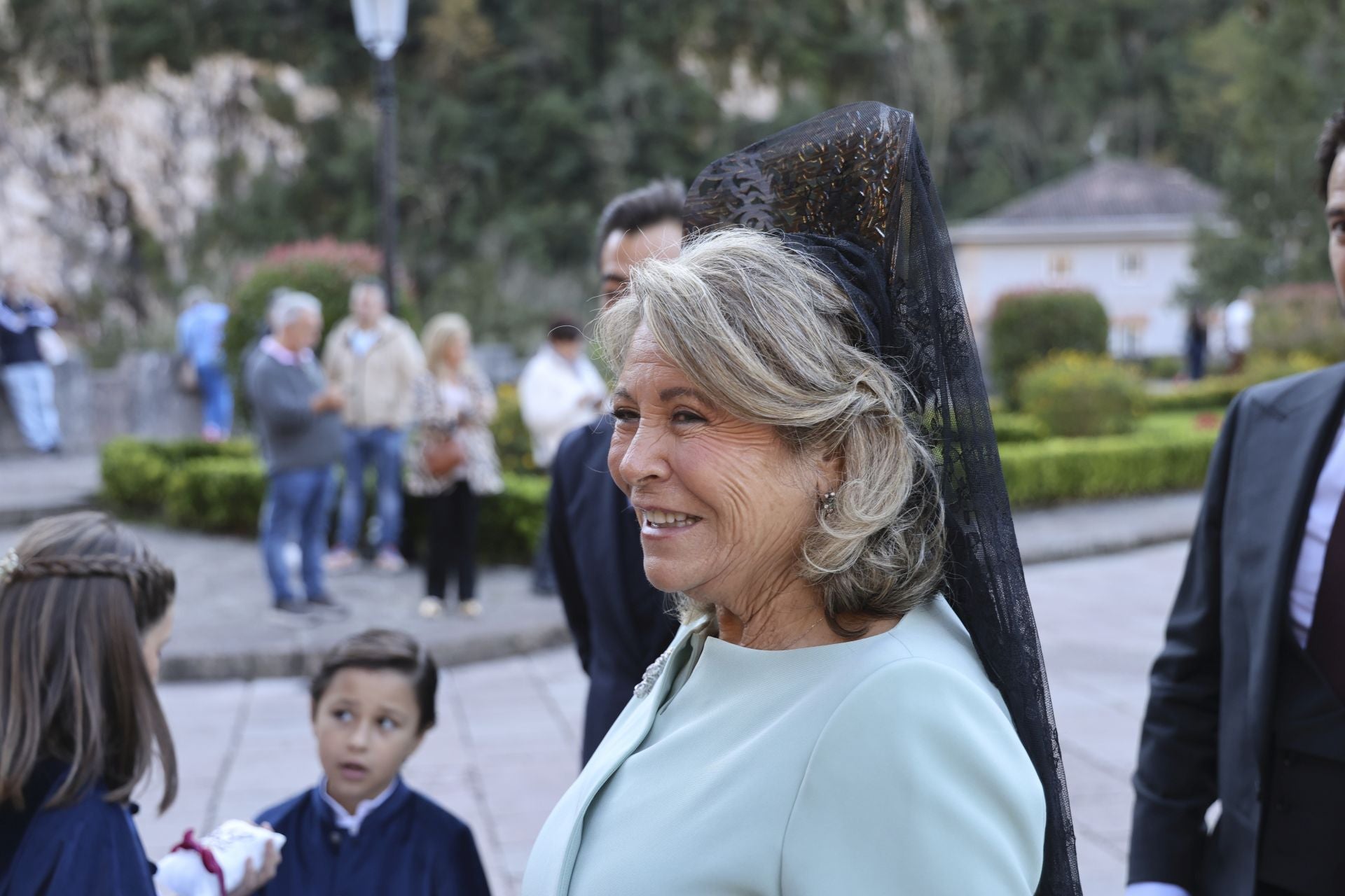 Boda de ensueño en Covadonga: Luz Cano y Alejandro Merino se casan en el Santuario