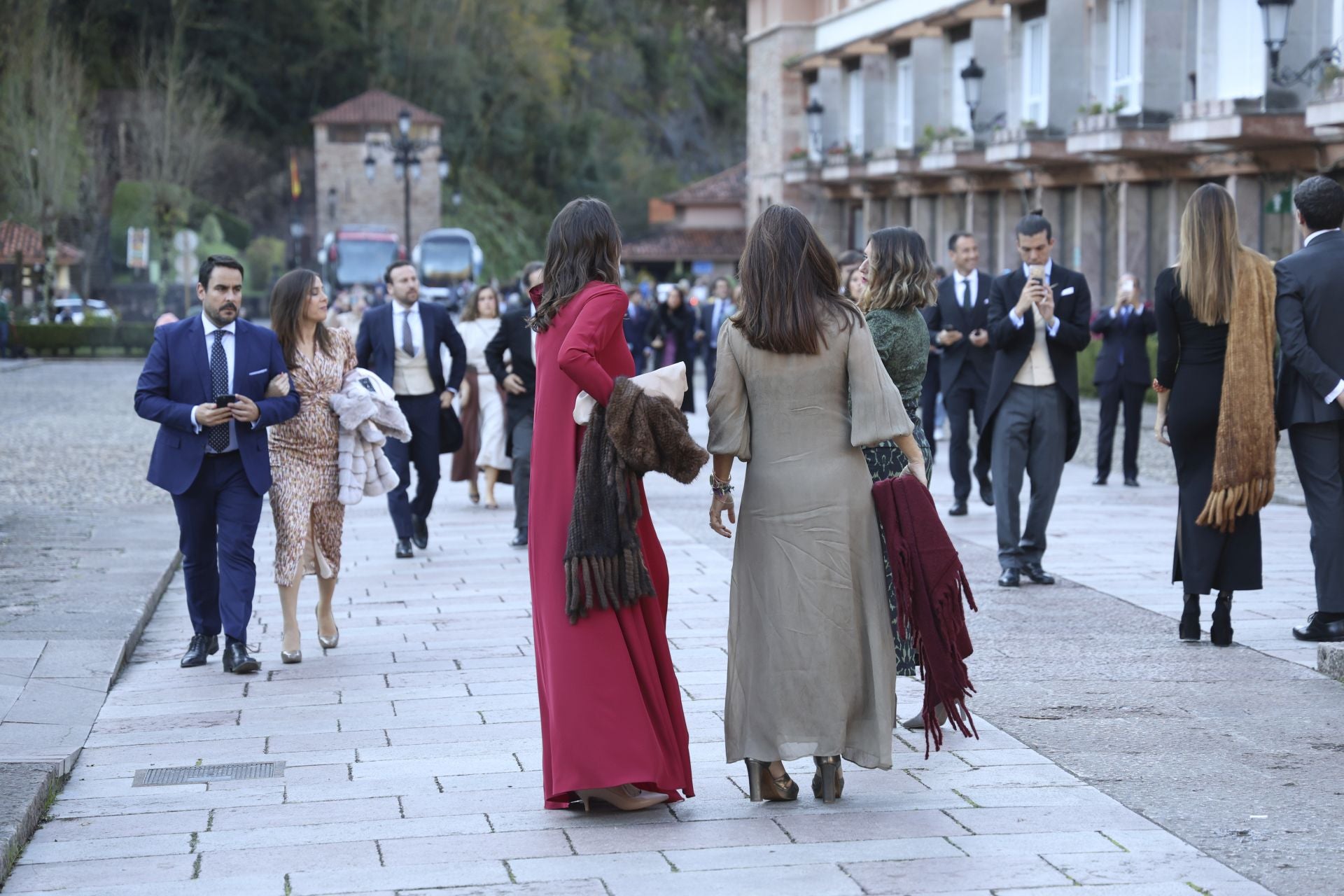 Boda de ensueño en Covadonga: Luz Cano y Alejandro Merino se casan en el Santuario