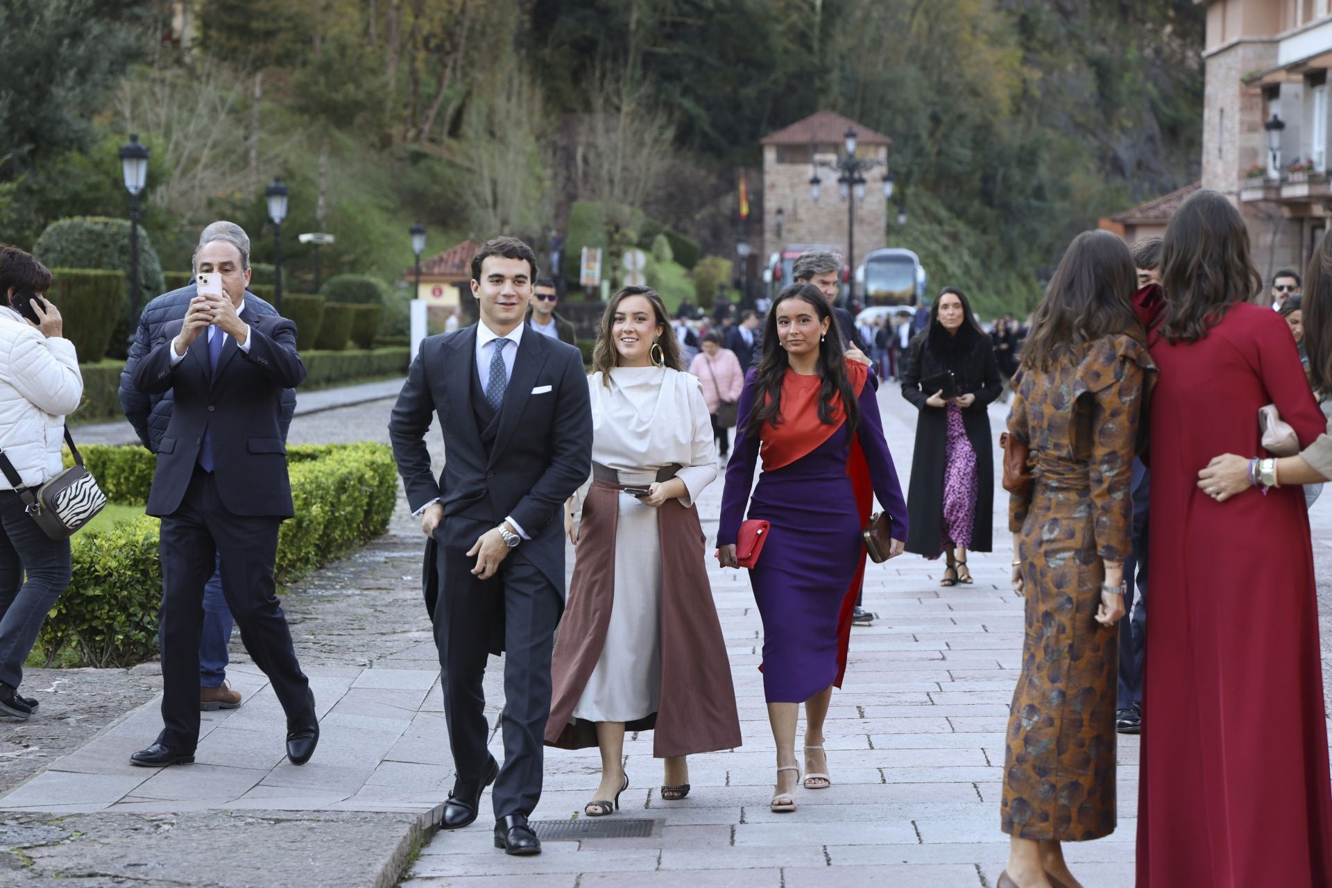 Boda de ensueño en Covadonga: Luz Cano y Alejandro Merino se casan en el Santuario