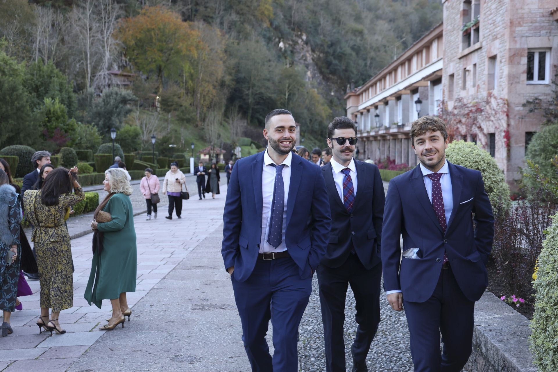 Boda de ensueño en Covadonga: Luz Cano y Alejandro Merino se casan en el Santuario