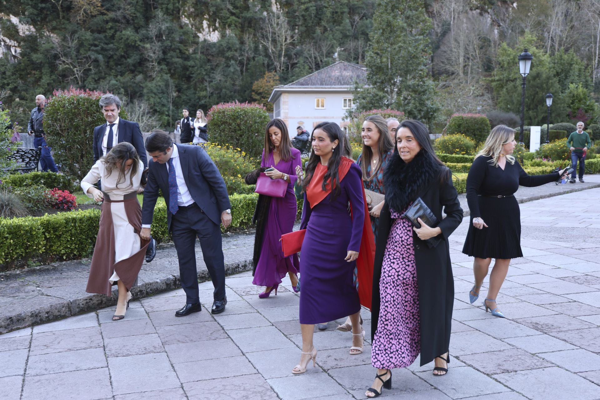 Boda de ensueño en Covadonga: Luz Cano y Alejandro Merino se casan en el Santuario