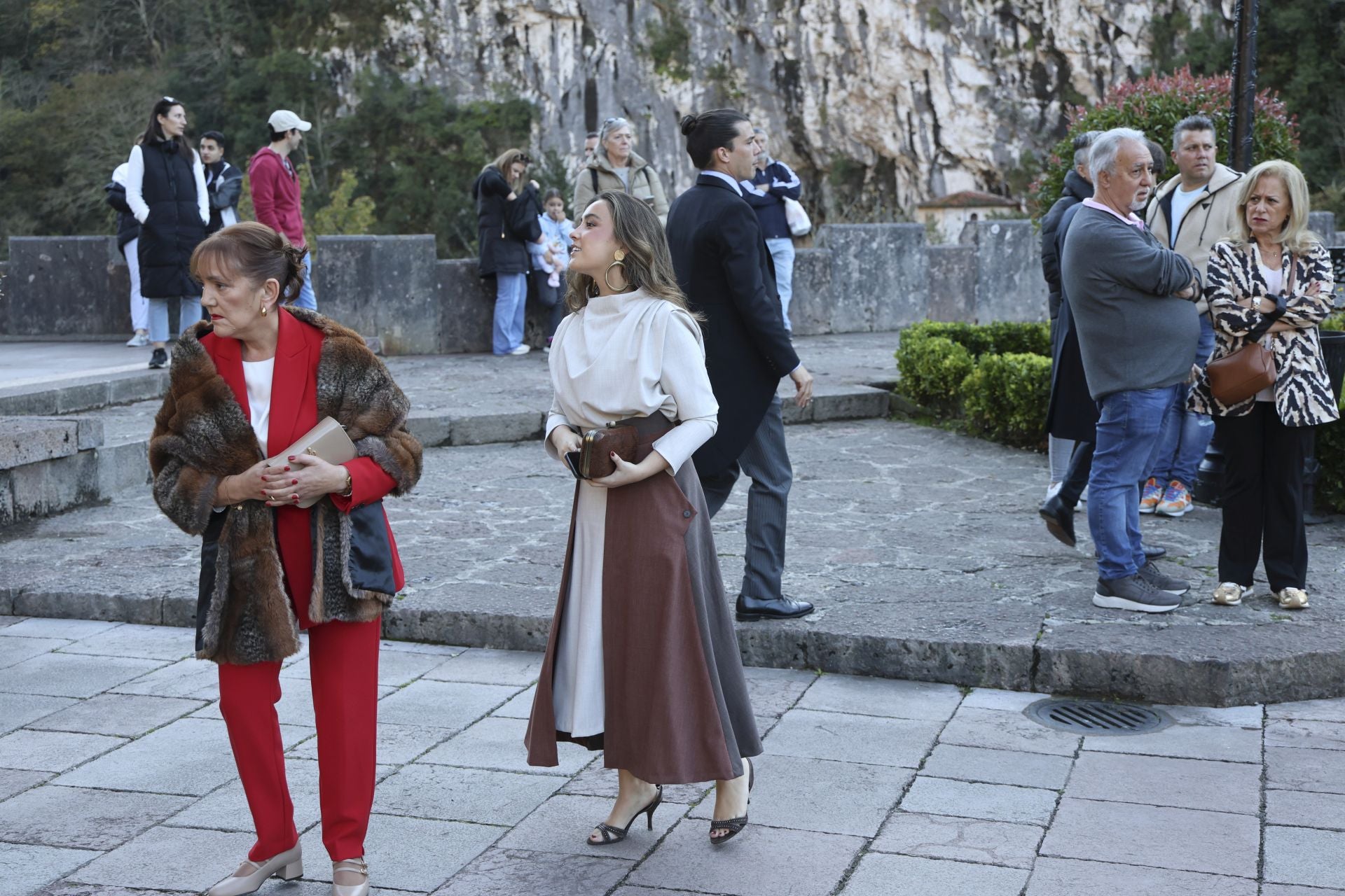 Boda de ensueño en Covadonga: Luz Cano y Alejandro Merino se casan en el Santuario