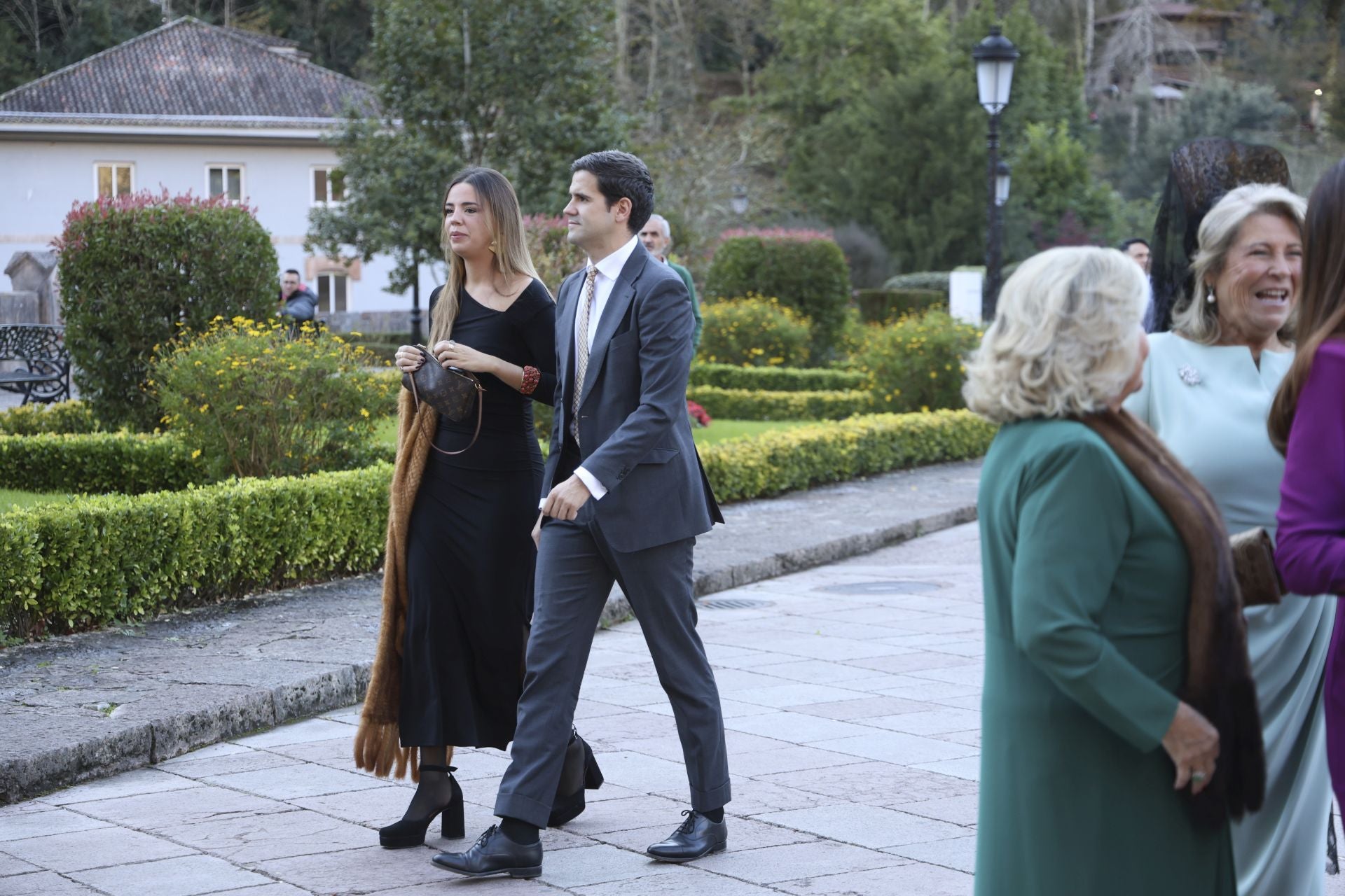 Boda de ensueño en Covadonga: Luz Cano y Alejandro Merino se casan en el Santuario