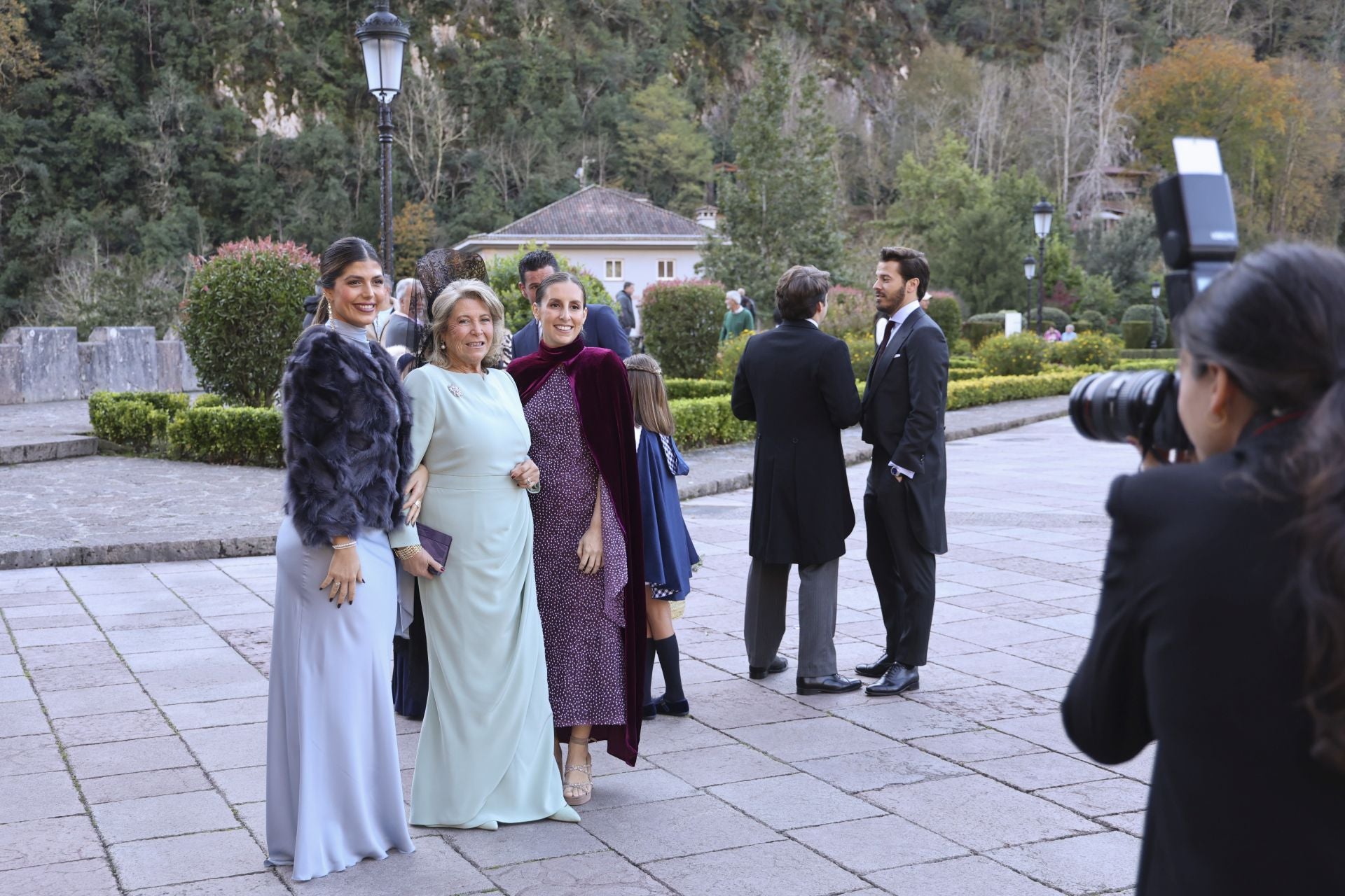 Boda de ensueño en Covadonga: Luz Cano y Alejandro Merino se casan en el Santuario