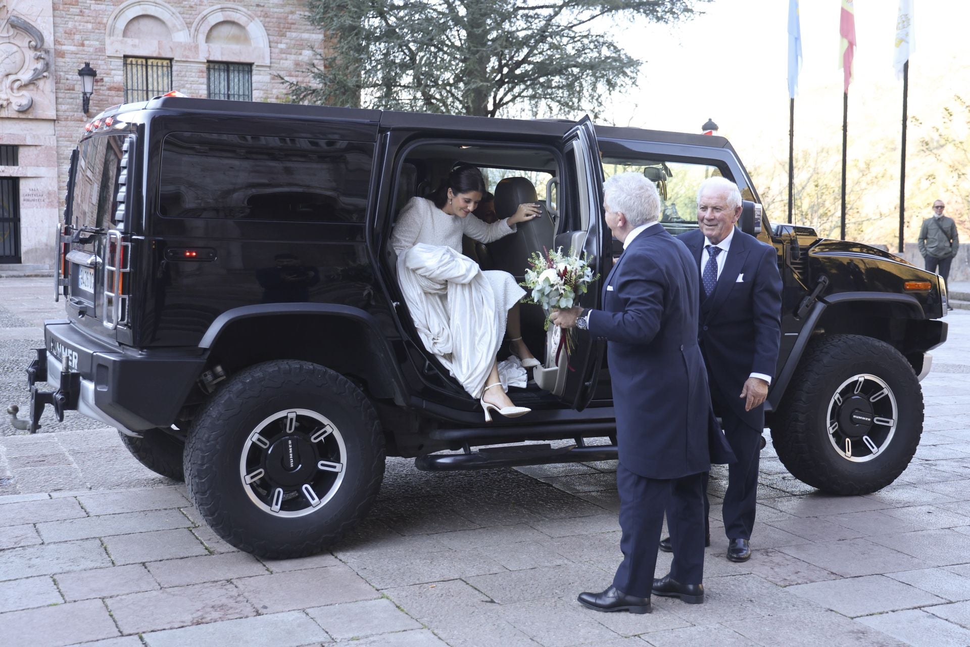 Boda de ensueño en Covadonga: Luz Cano y Alejandro Merino se casan en el Santuario