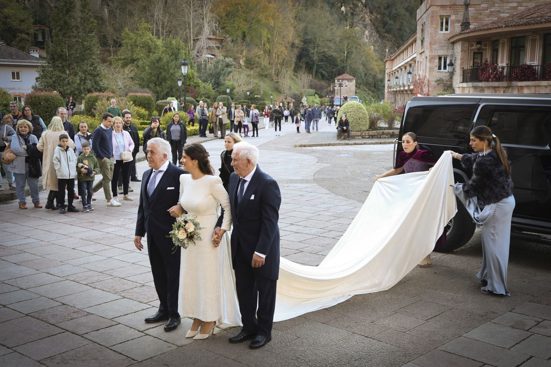 Boda de ensueño en Covadonga: Luz Cano y Alejandro Merino se casan en el Santuario