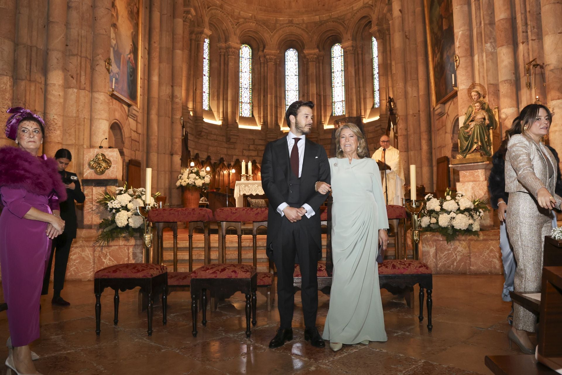 Boda de ensueño en Covadonga: Luz Cano y Alejandro Merino se casan en el Santuario