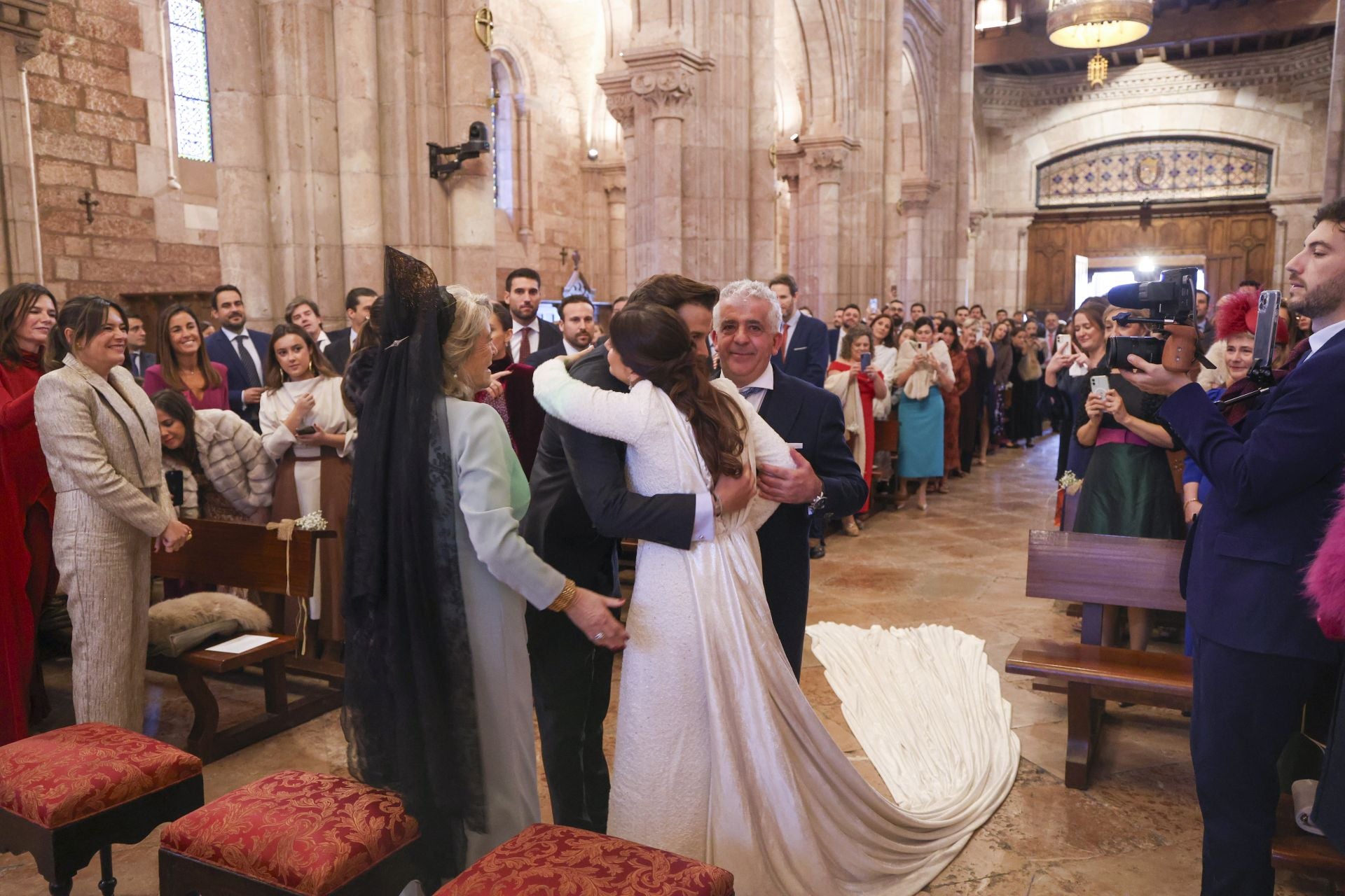 Boda de ensueño en Covadonga: Luz Cano y Alejandro Merino se casan en el Santuario