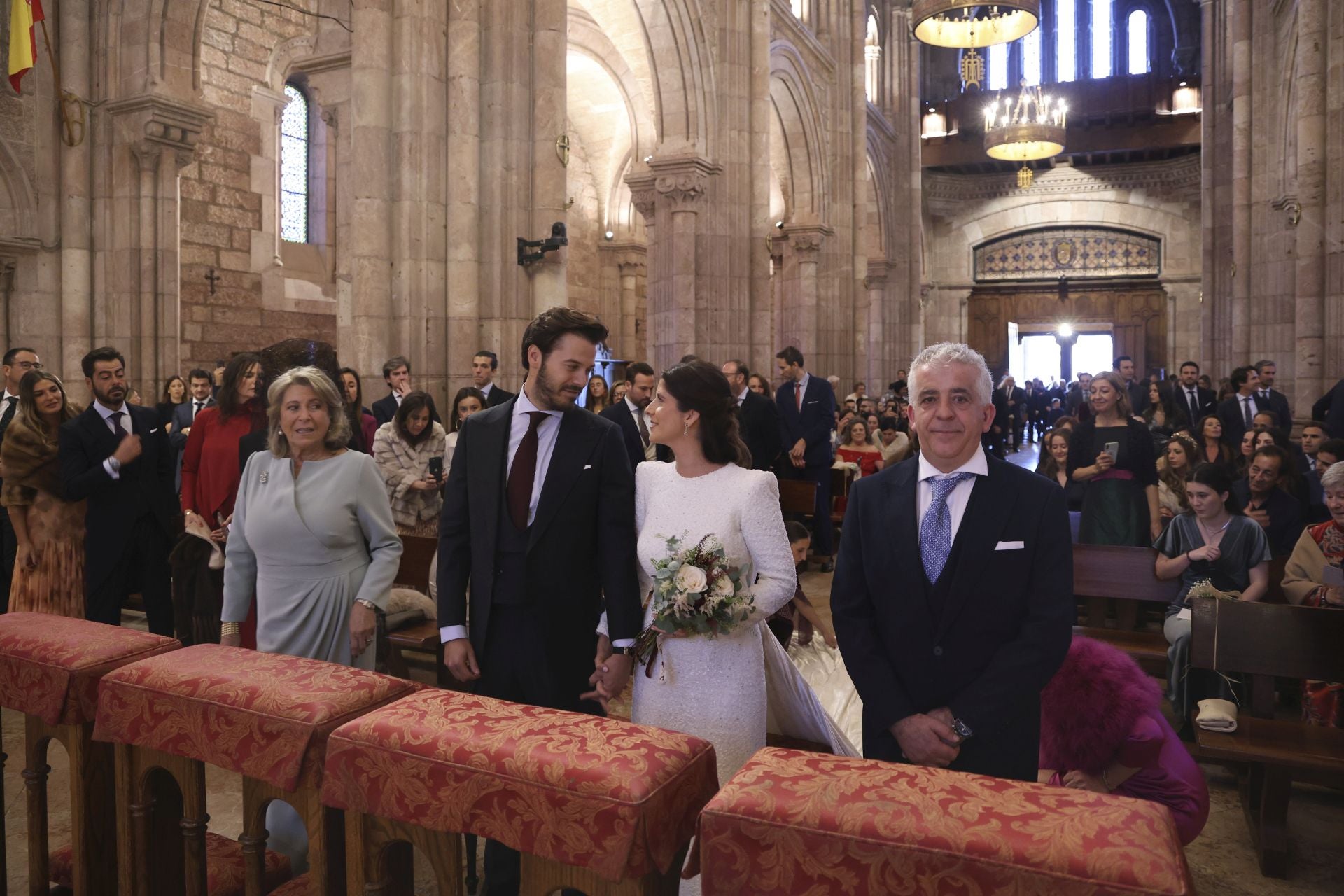 Boda de ensueño en Covadonga: Luz Cano y Alejandro Merino se casan en el Santuario