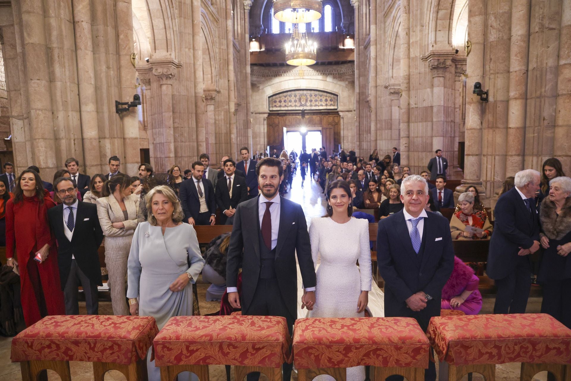 Boda de ensueño en Covadonga: Luz Cano y Alejandro Merino se casan en el Santuario