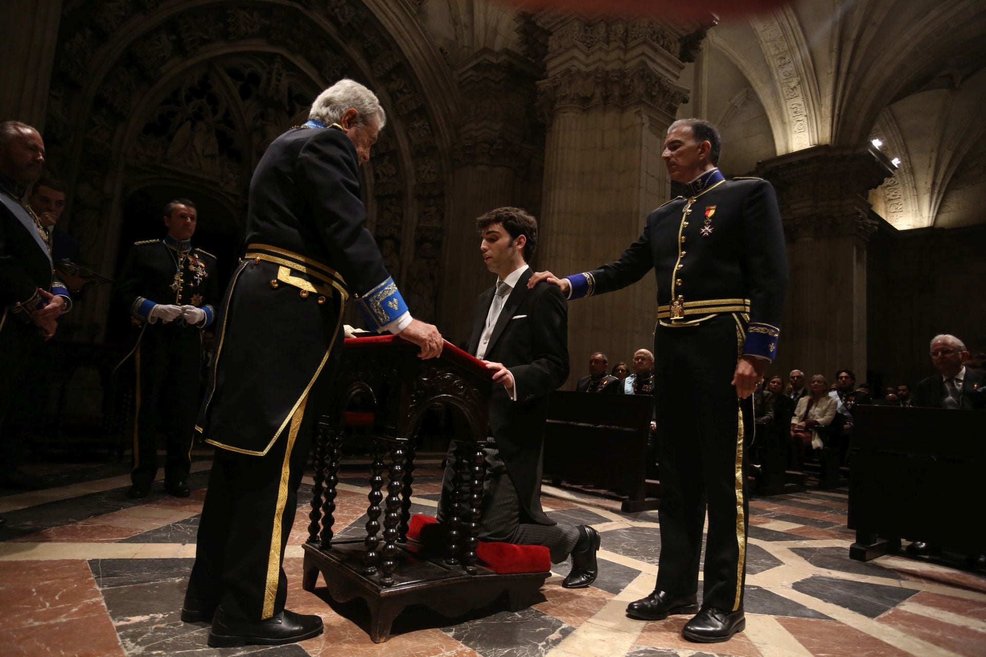 El Real Cuerpo de la Nobleza entrega en Oviedo las medallas a los nuevos Caballeros y Damas