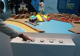 Maqueta presentada en a Feria de Muestras sobre cómo será el desarrollo de los terrenos de Naval Gijón.