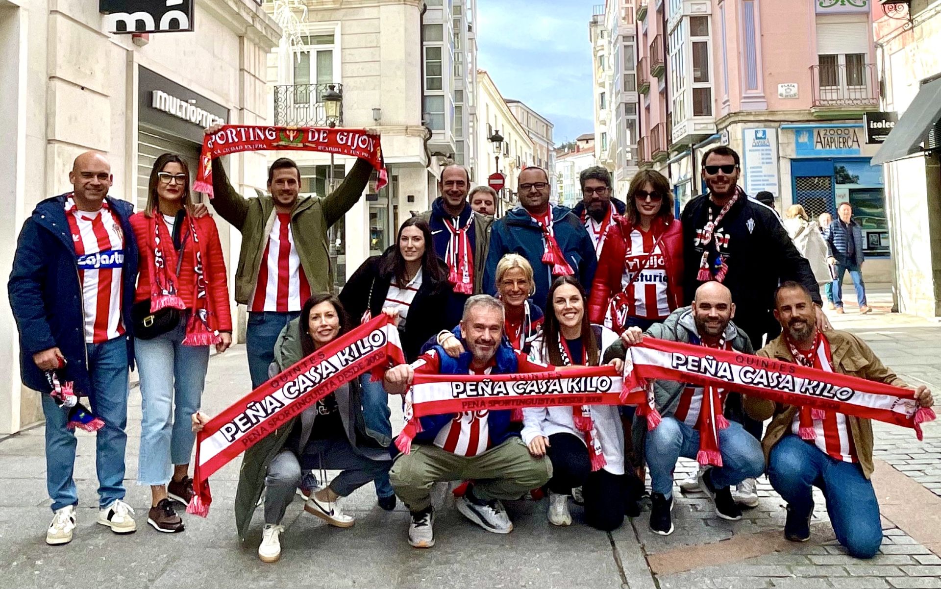 La afición del Sporting inunda Burgos de rojiblanco