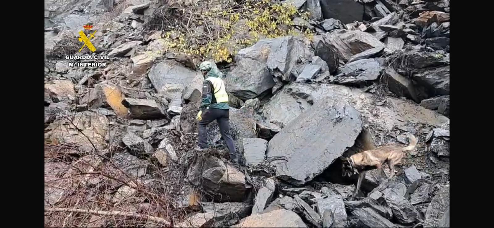 Así es el argayo que corta la autopista del Huerna