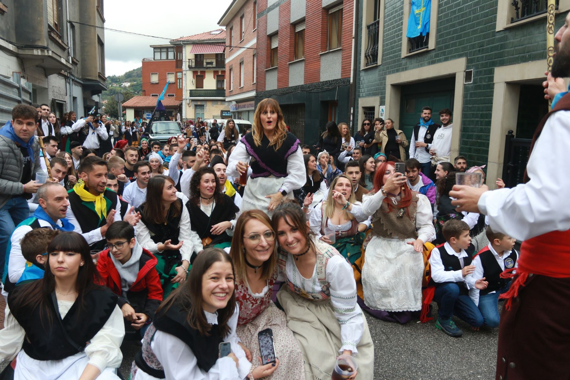 Moreda de Aller se echa a las calles para celebrar los Humanitarios