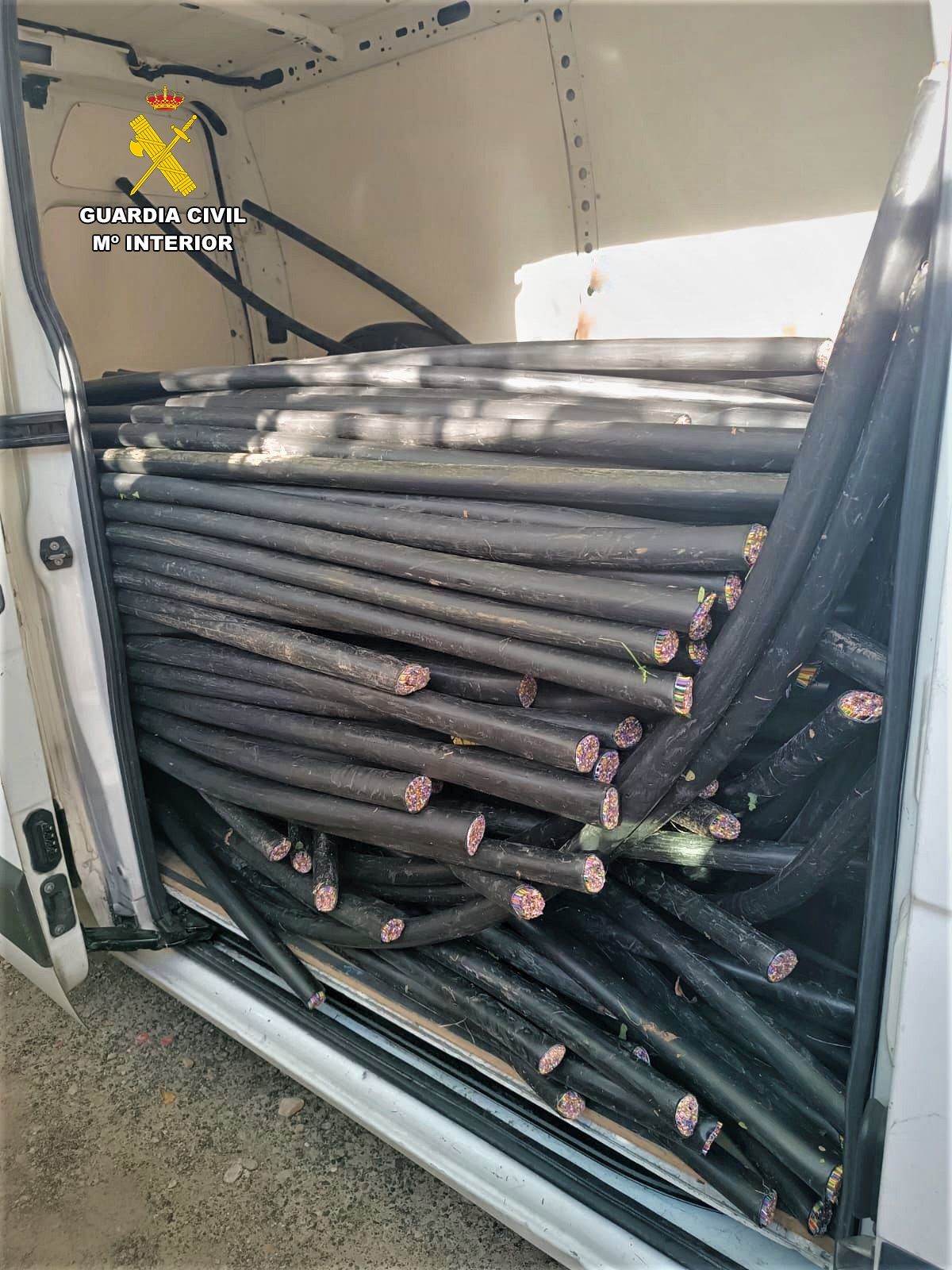 Imagen secundaria 1 - Dos detenidos en Asturias con más de tres toneladas de cable de cobre