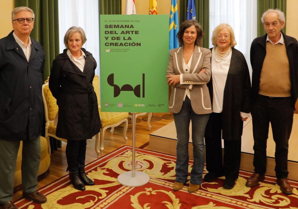 Nacho Suárez, Soledad Lafuente, Montserrat López Moro, Virginia Álvarez-Buylla y Miguel Ángel González-Posada en la presentación de la Semana de la Creación de Somió.