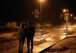 Valencia activa alerta roja: cierra al tráfico los pasos inferiores y pide a la ciudadanía que no salga de sus casas