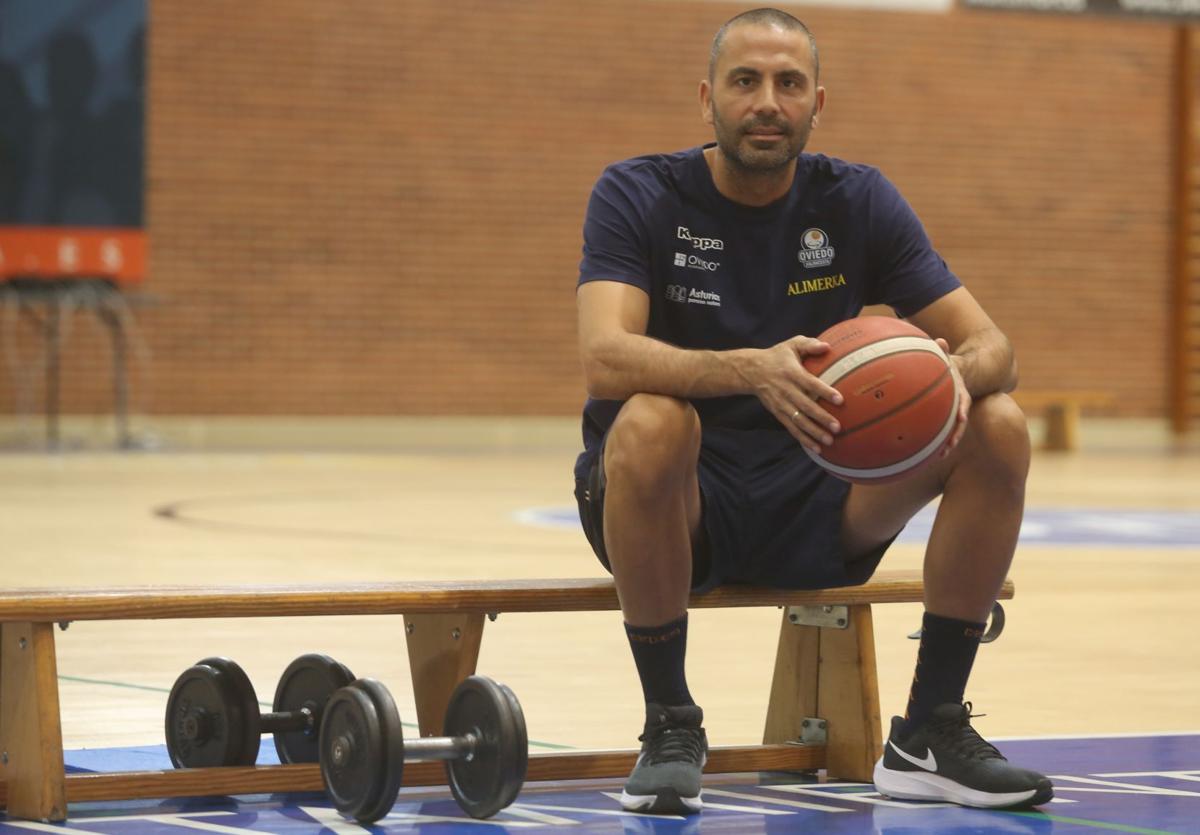 Javi Rodríguez, entrenador del Alimerka Oviedo Baloncesto.