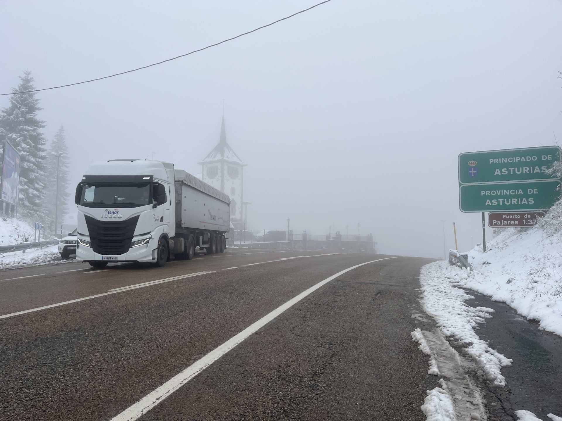 La nieve cubre el puerto de Pajares