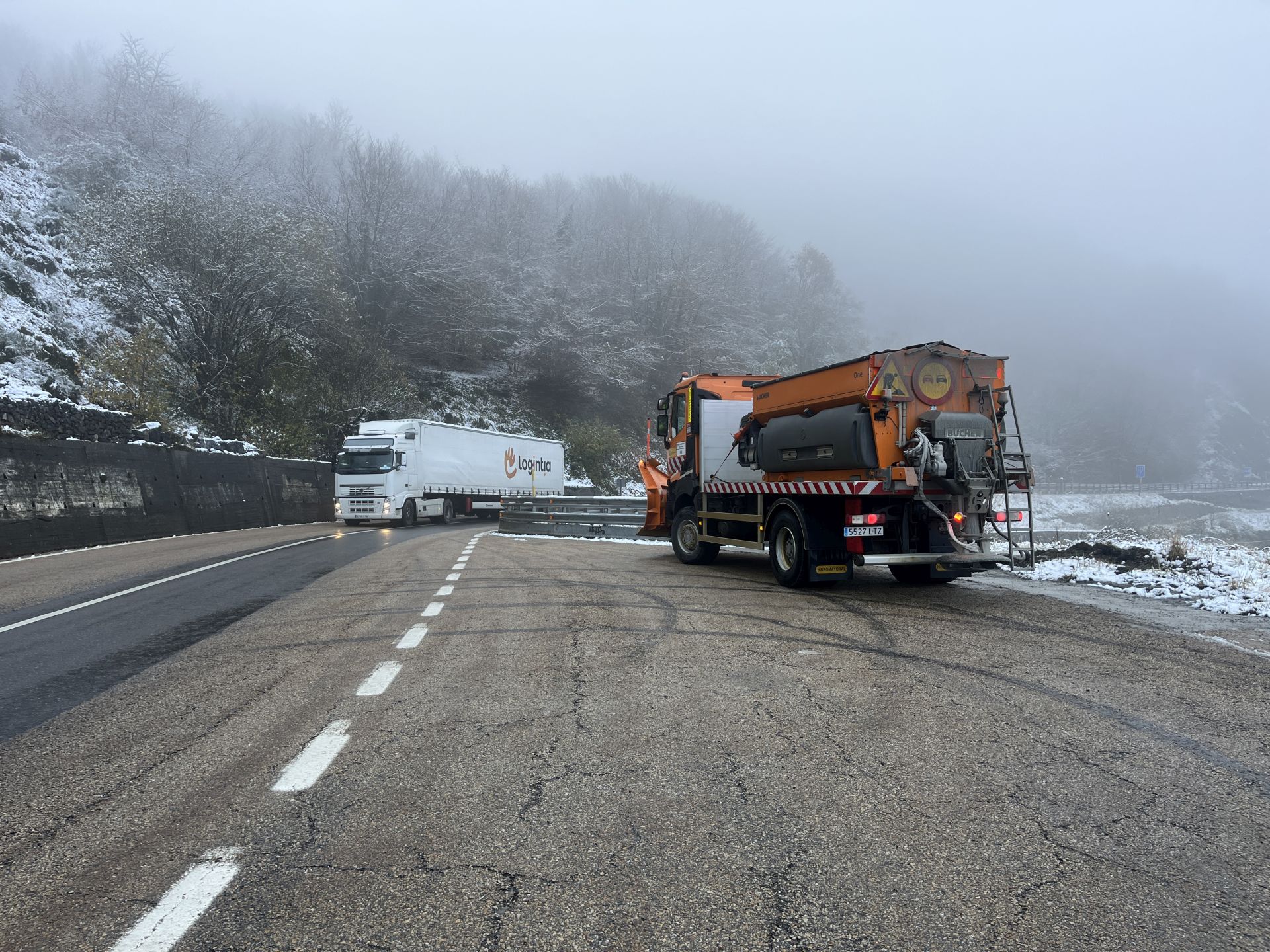 La nieve cubre el puerto de Pajares