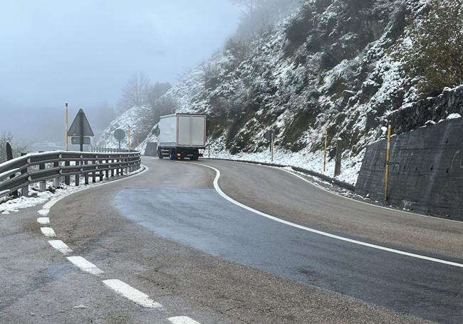 La nieve cubre el puerto de Pajares