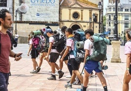 Peregrinos del Camino de Santiago en Oviedo.