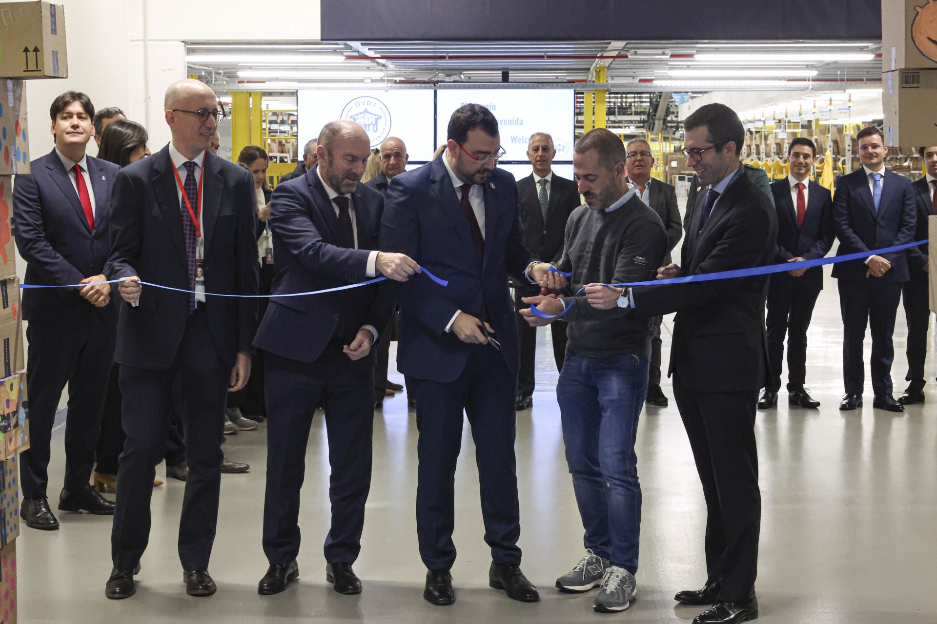 Inauguración oficial del centro logístico Amazon en Siero