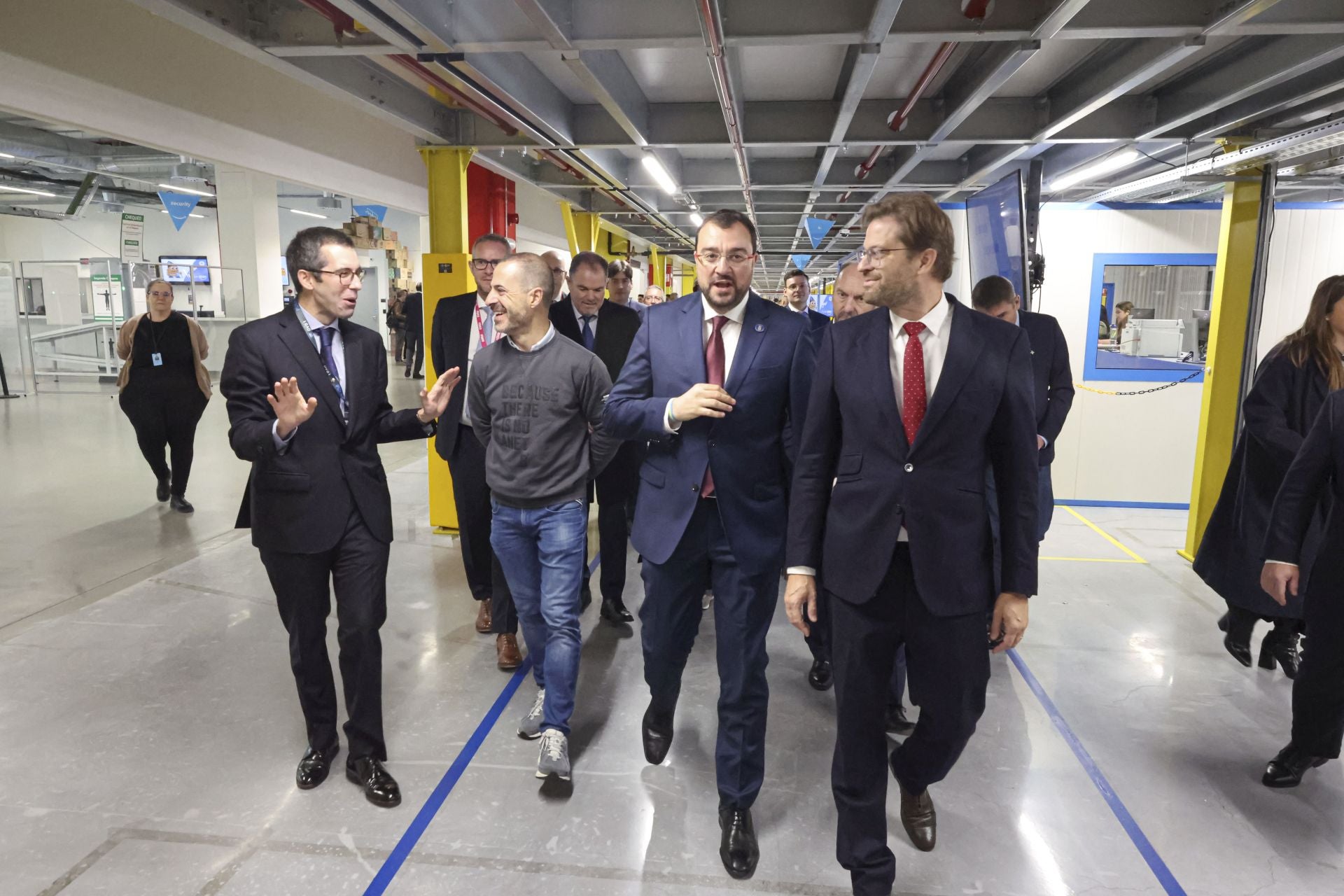 Inauguración oficial del centro logístico Amazon en Siero