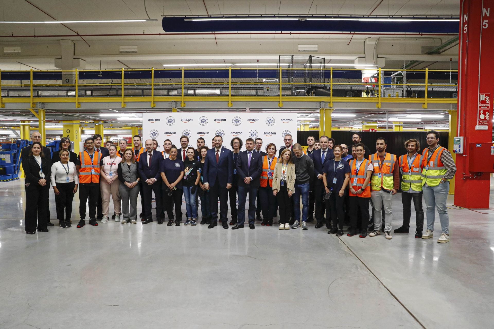 Inauguración oficial del centro logístico Amazon en Siero