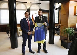 Juan Vialás y Adrián Barbón.