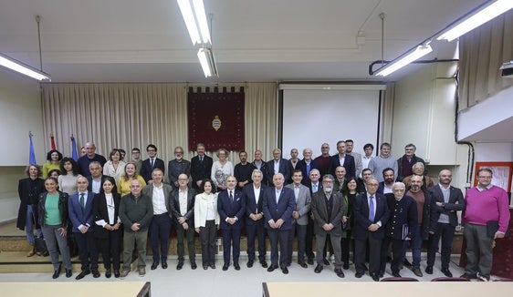 El rector y los representantes de las diversas facultades, durante el inicio de los actos de la festividad de San Alberto Magno en la facultad de Biología.