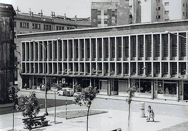 Mercado San Agustín, del más puro Movimiento Moderno. 1970.