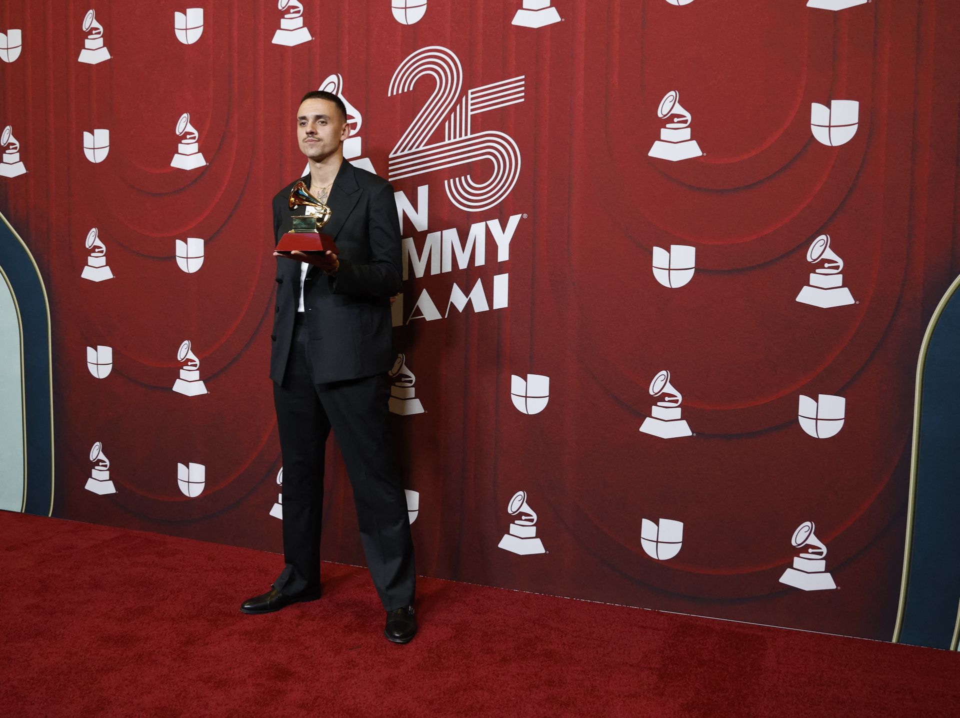 Música y mucho estilo: las mejores imágenes de los Grammy Latinos 2024